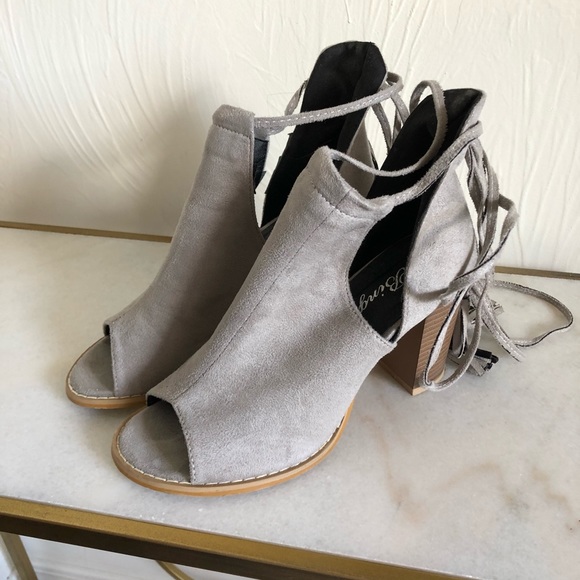 Transitional Style Peep Toe lLace Up Booties - Picture 4 of 8